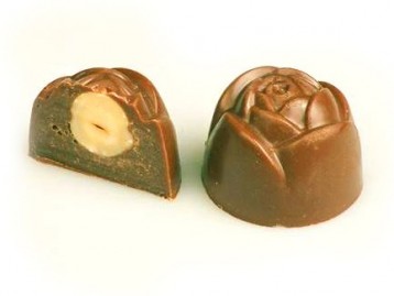 belgické pralinky, lískový oříšek v mléčné čokoládě
