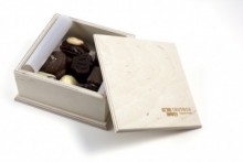 belgické pralinky, dárková dřevěná krabička s čokoládou