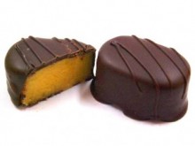 belgické pralinky, marcipán s pistáciemi v hořké čokoládě